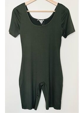 Capella • L • Olive Green Short Sleeve Scoop Neck Stretch One Piece Romper